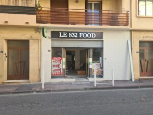 Pose d'enseigne
